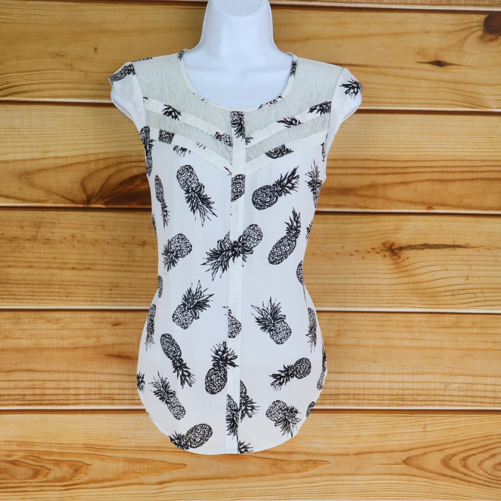 Candie's‎ Sleeveless Blouse Shirt Womens Sz M White Pineapples Sheer Lace Accent
